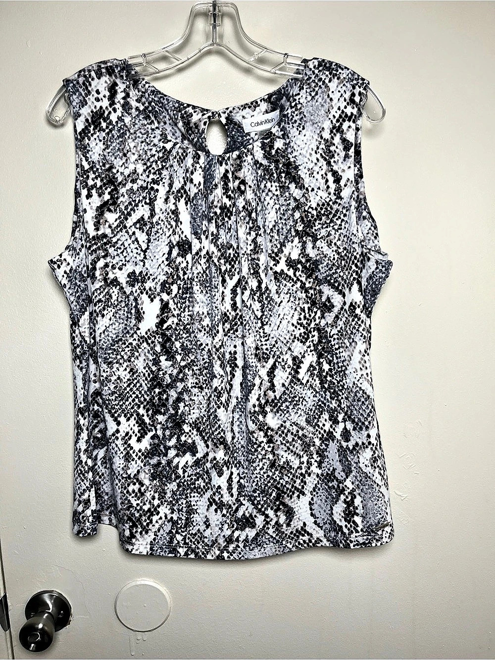 Calvin Klein NWT Animal Print Sleeveless Blouse in White & Black Size XL